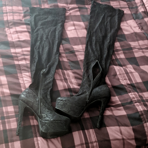 High leg lace heels - Picture 1 of 2